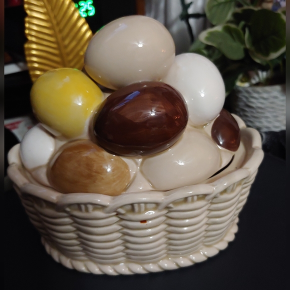 Ceramic Easter Egg Candy Dish with Lid Japan Armbee San Francisco - Picture 3 of 6